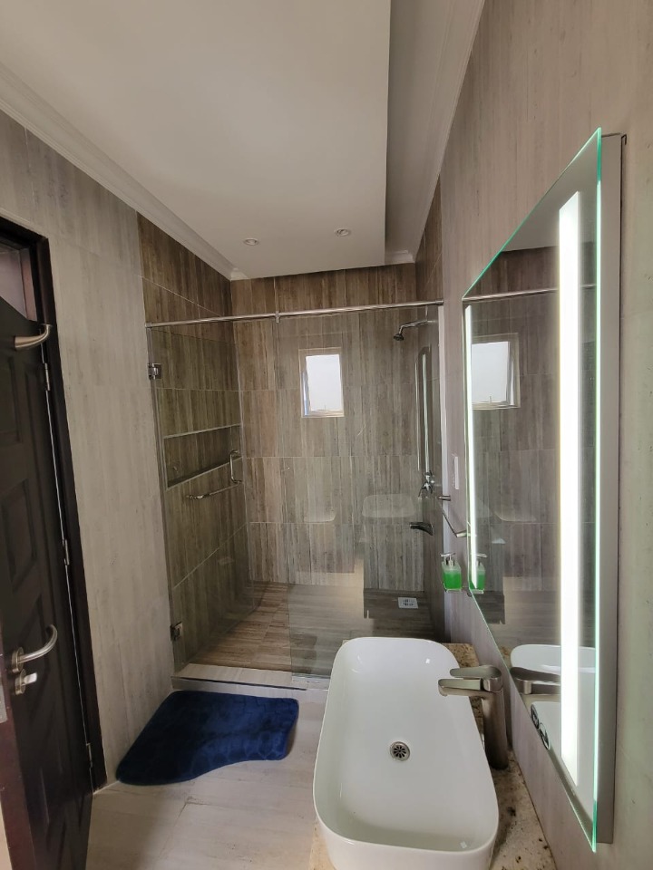 FURNISHED 2-BEDROOM APARTMENT + DSQ TO LET