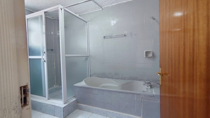 TO LET – RUNDA | 5-BEDROOM HOUSE + 2 DSQs