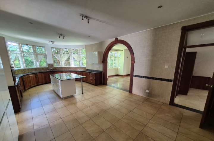 TO LET: 6-BEDROOM MANSION + DSQ | ROSSLYN