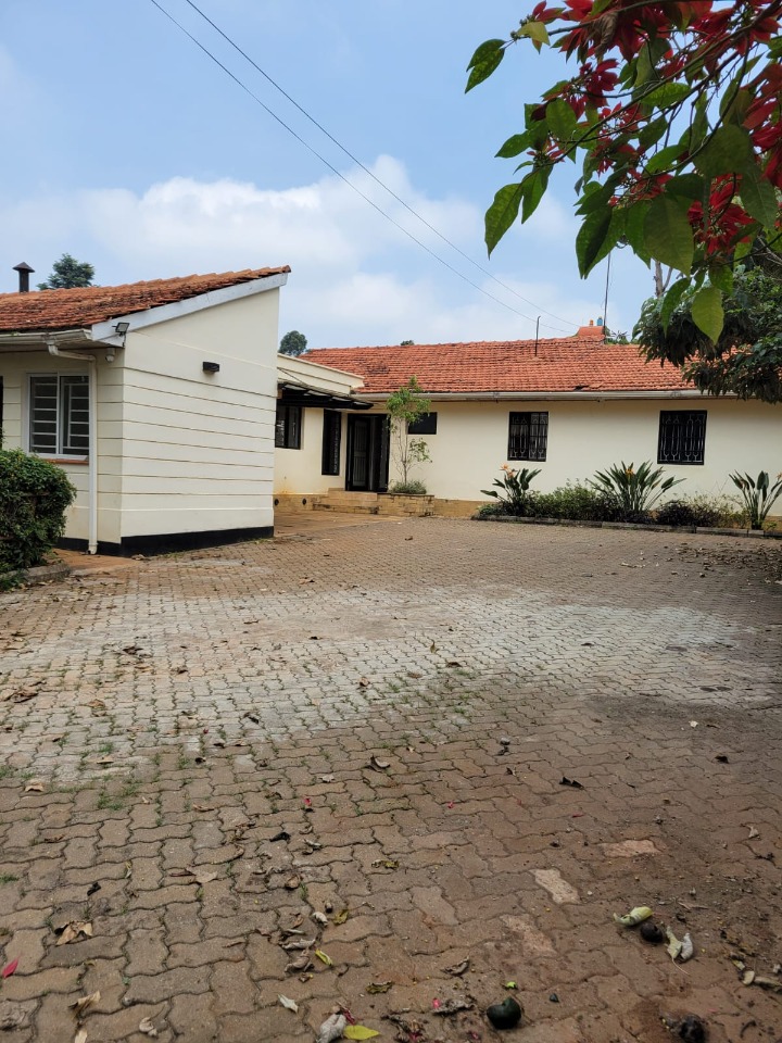 To Let: 3-Bedroom Bungalow + DSQ - Loresho