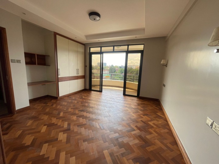 UNFURNISHED 4 BEDROOM DUPLEX APARTMENT TO LET IN RIVERSIDE