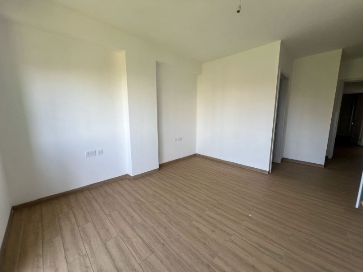 UNFURNISHED 3 BEDROOM APARTMENT TO LET– LAVINGTON
