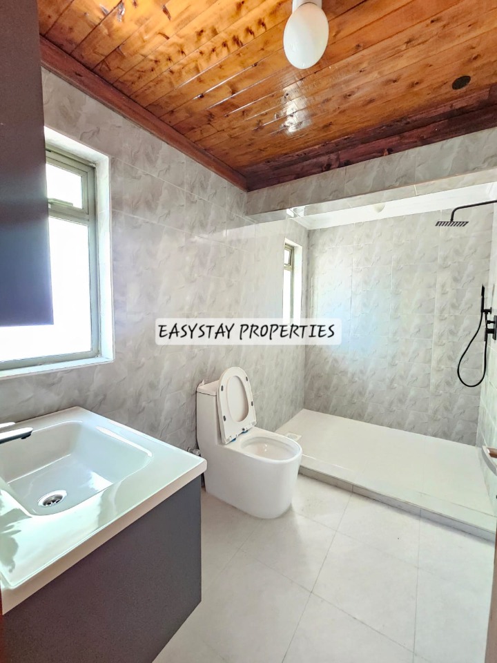 4 BEDROOM TOWNHOUSE TO LET–LAVINGTON
