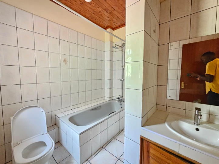 4 BEDROOM TOWNHOUSE TO LET–LAVINGTON