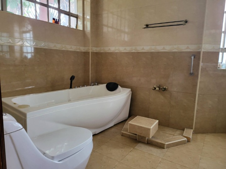 6 BEDROOM HOUSE TO LET– NYARI