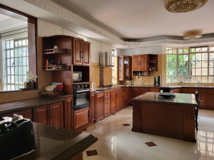 6 BEDROOM HOUSE TO LET– NYARI