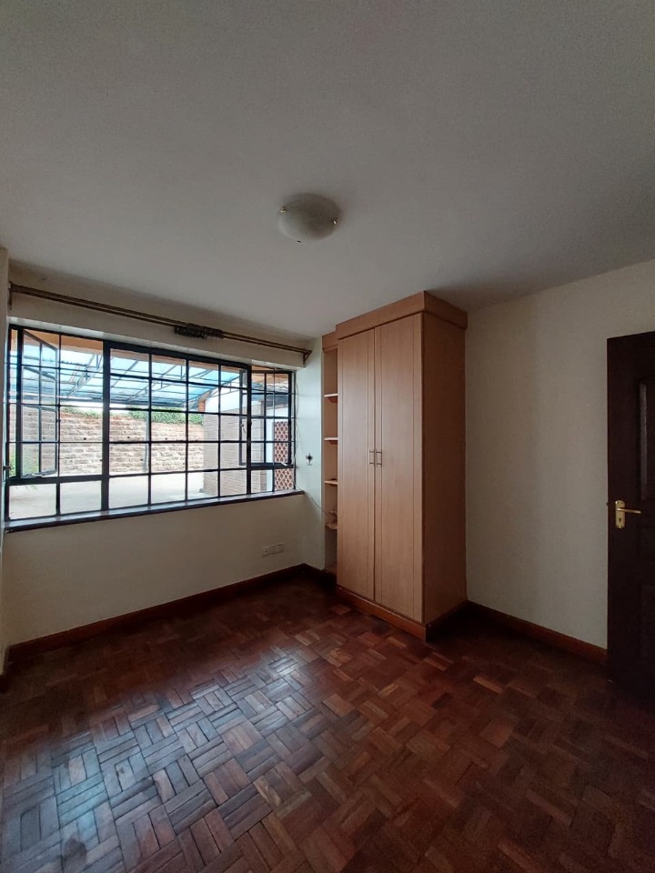 5 BEDROOM VILLA TO LET – LAVINGTON