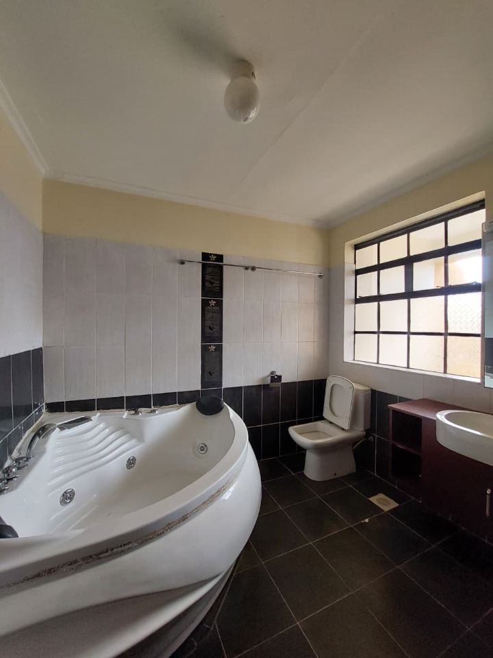 5 BEDROOM VILLA TO LET – LAVINGTON