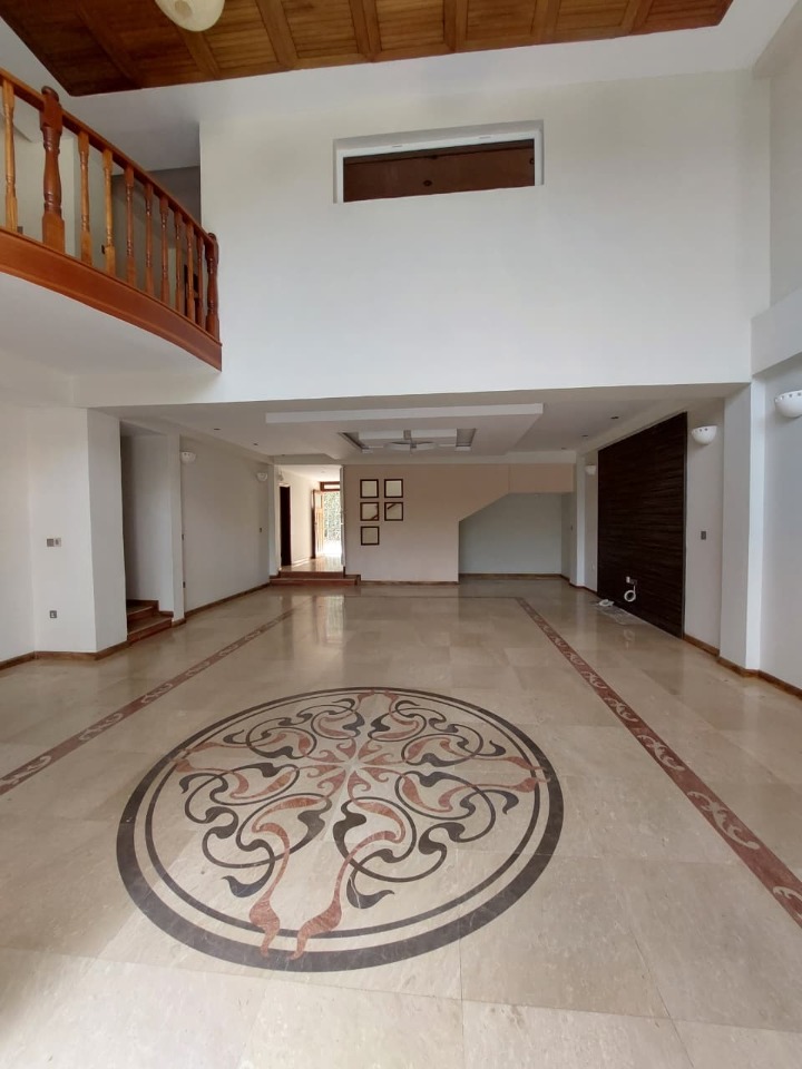 5 BEDROOM TOWNHOUSE TO LET–LAVINGTON