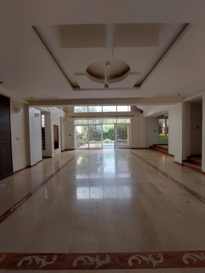 5 BEDROOM TOWNHOUSE TO LET–LAVINGTON