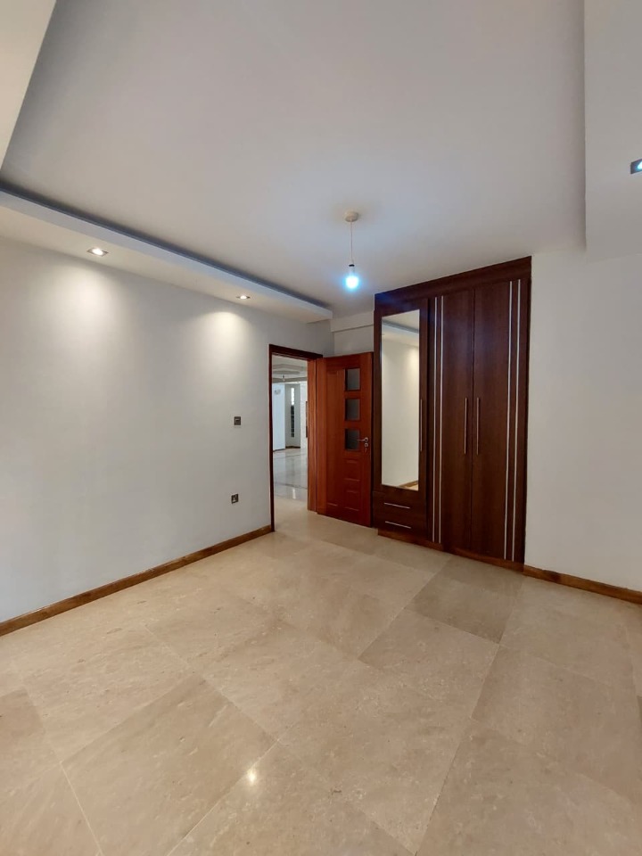 5 BEDROOM TOWNHOUSE TO LET–LAVINGTON