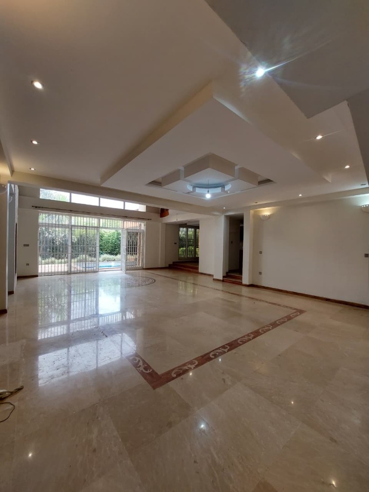 5 BEDROOM TOWNHOUSE TO LET–LAVINGTON