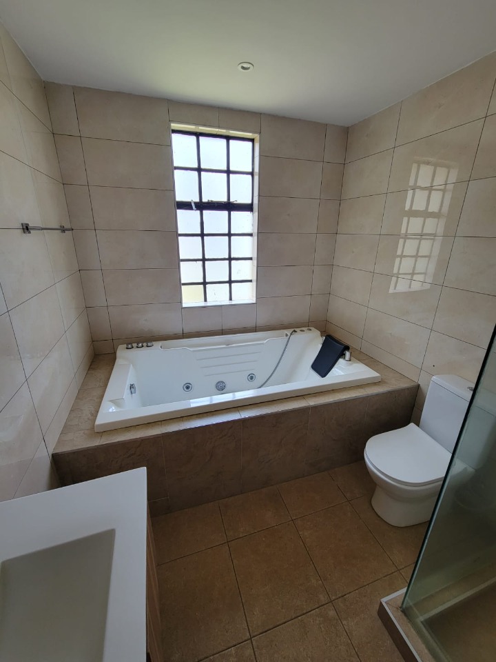4-BEDROOM VILLA + DSQ TO LET - KITISURU