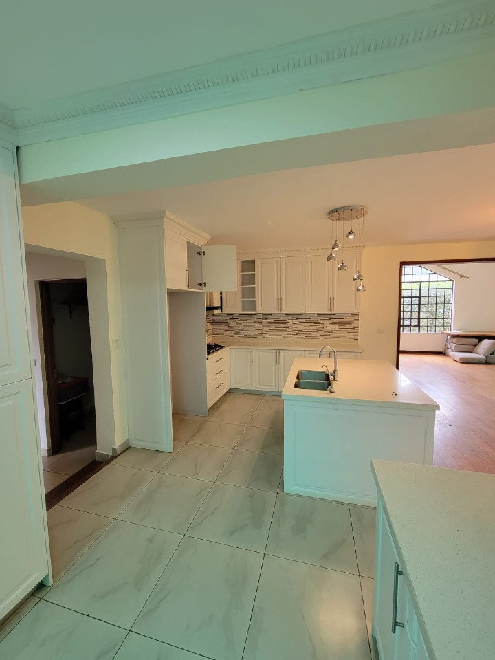 4-BEDROOM VILLA + DSQ TO LET - KITISURU