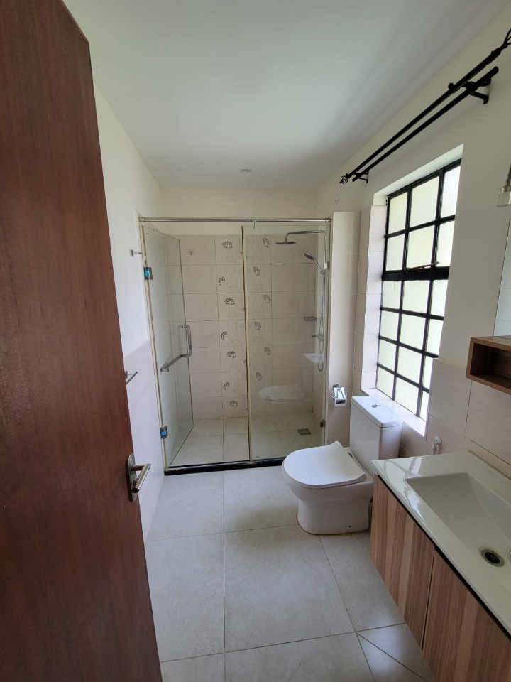 4-BEDROOM VILLA + DSQ TO LET - KITISURU