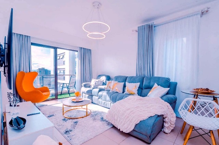 FURNISHED & SERVICED 1-BEDROOM APARTMENT TO LET - LAVINGTON