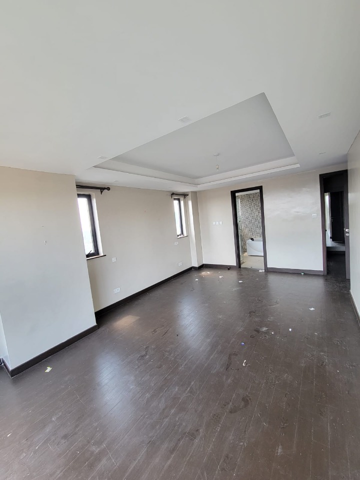 LAVINGTON - 4 Bedroom Duplex with DSQ To Let