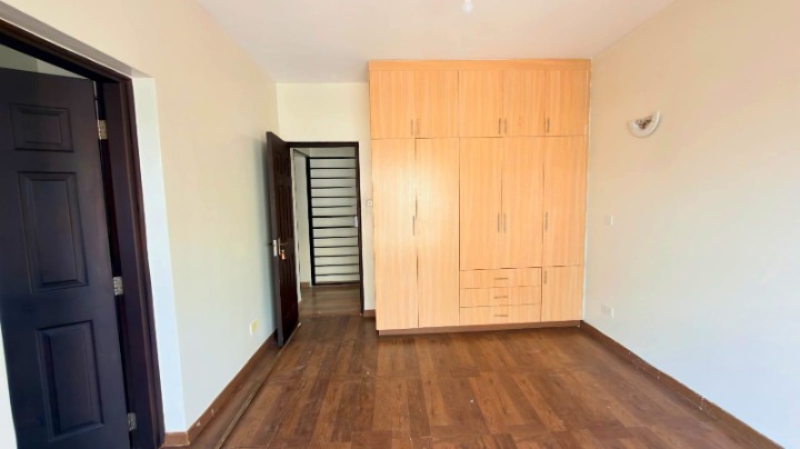 KILIMANI- 2 BEDROOM + DSQ APARTMENT TO LET