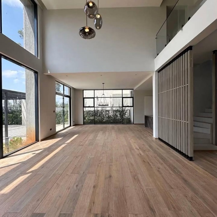 RUNDA - 5 BEDROOM TOWNHOUSE WITH DSQ FOR RENT
