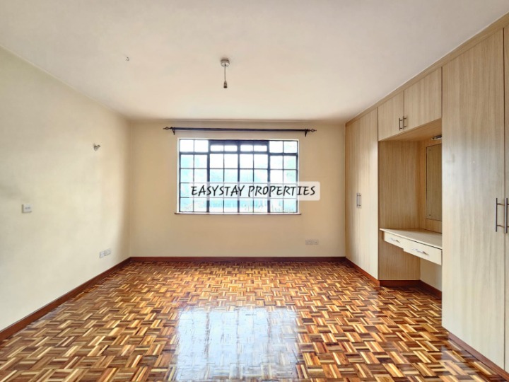 LAVINGTON | 2 Bedroom + DSQ Apartment To Let