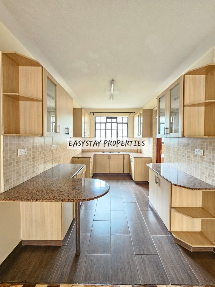 LAVINGTON | 2 Bedroom + DSQ Apartment To Let