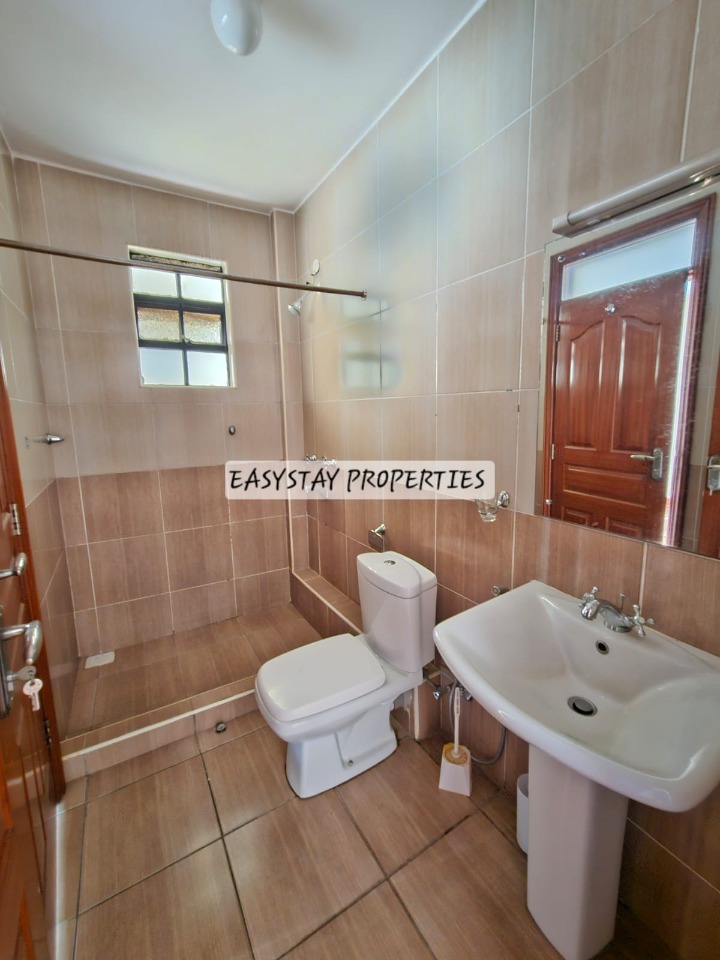LAVINGTON | 2 Bedroom + DSQ Apartment To Let