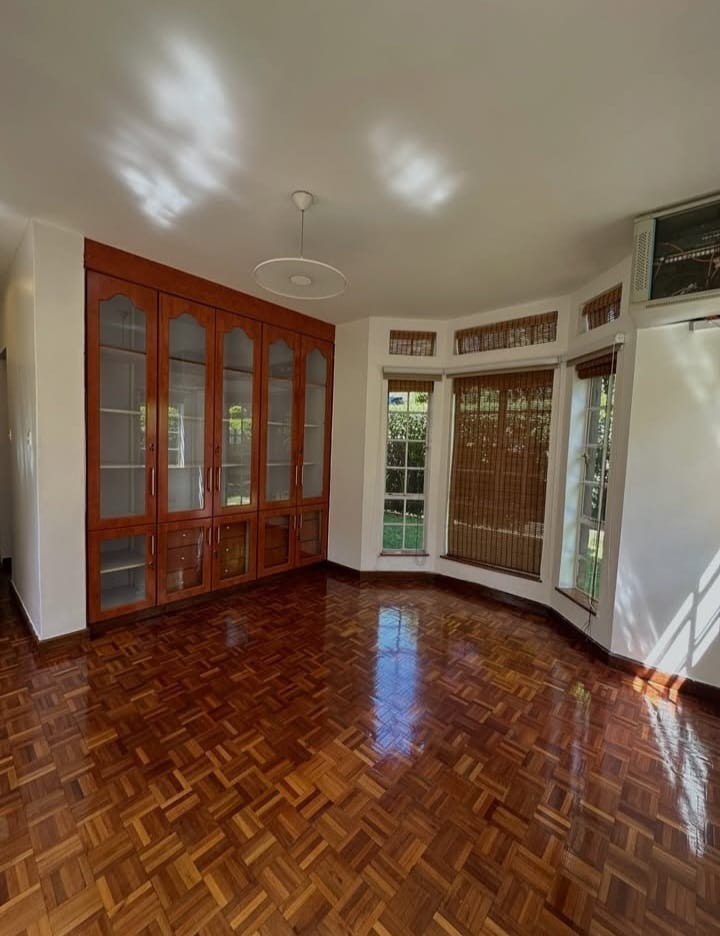 5-Bedroom Townhouse To Let - Rosslyn