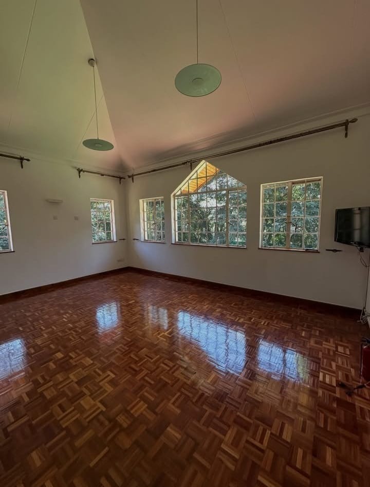5-Bedroom Townhouse To Let - Rosslyn