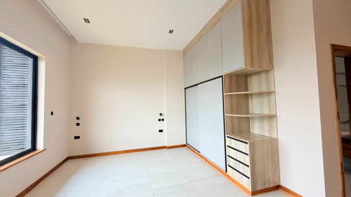 4 BEDROOM PENTHOUSE FOR RENT – LORESHO