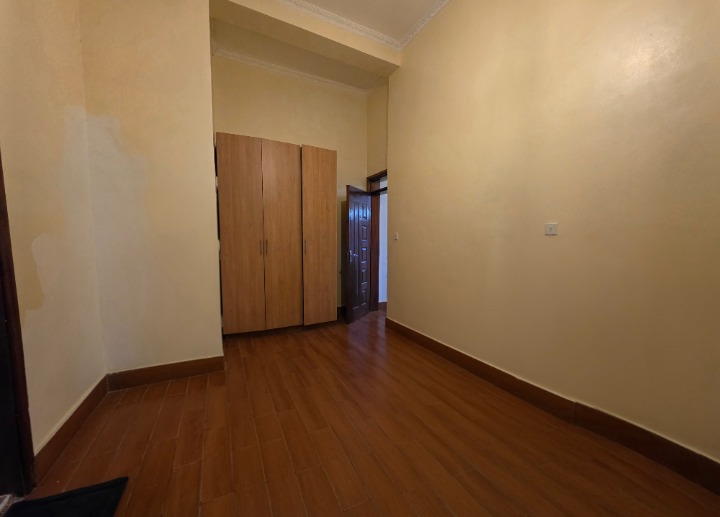 Luxury 5-Bedroom Home in Redhill
