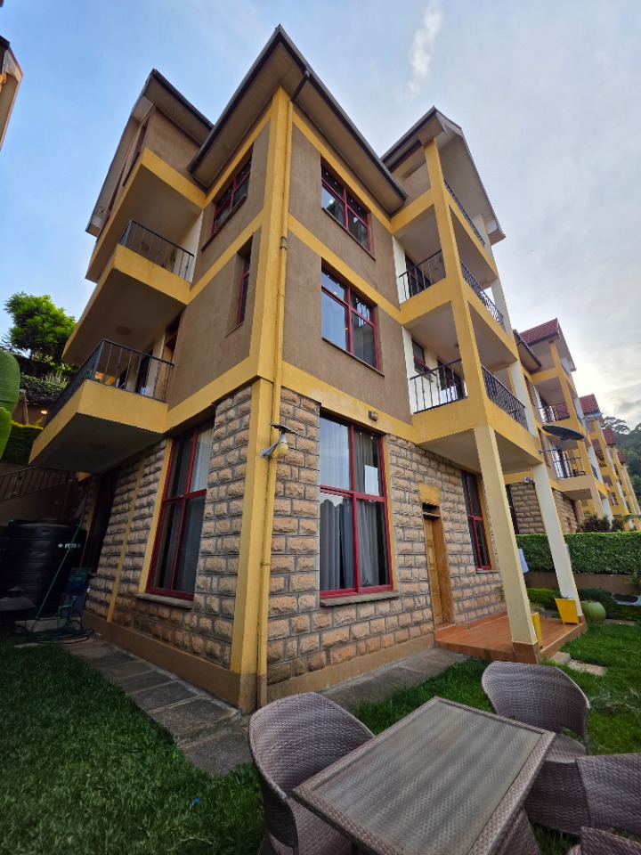 Luxury 5-Bedroom Home in Redhill