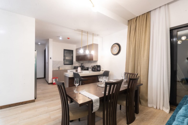 FURNISHED 3-BEDROOM APARTMENT + DSQ FOR RENT - RIVERSIDE