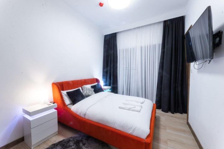 FURNISHED 3-BEDROOM APARTMENT + DSQ FOR RENT - RIVERSIDE