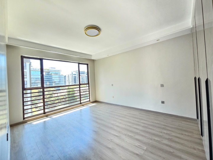 3-BEDROOM UNFURNISHED APARTMENT FOR RENT - RIVERSIDE