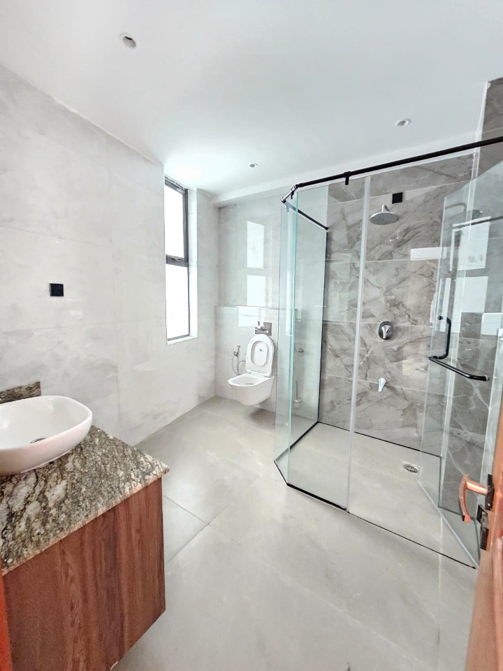 3 BEDROOM APARTMENT TO LET - RIVERSIDE