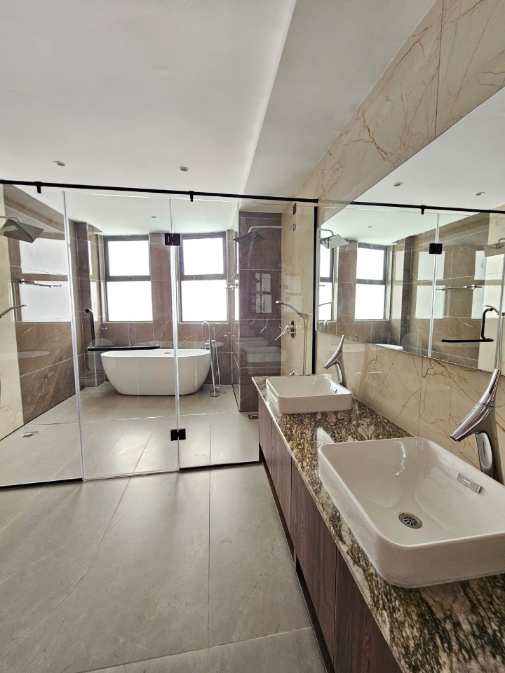 3 BEDROOM APARTMENT TO LET - RIVERSIDE