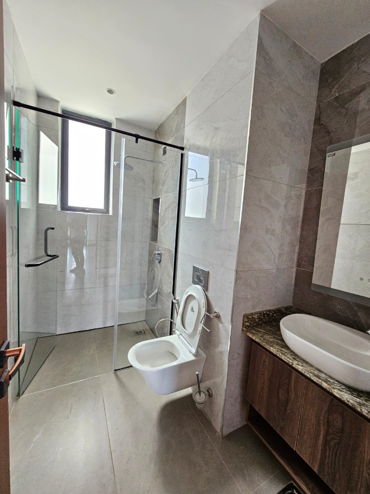 4 BEDROOM APARTMENT FOR RENT- RIVERSIDE