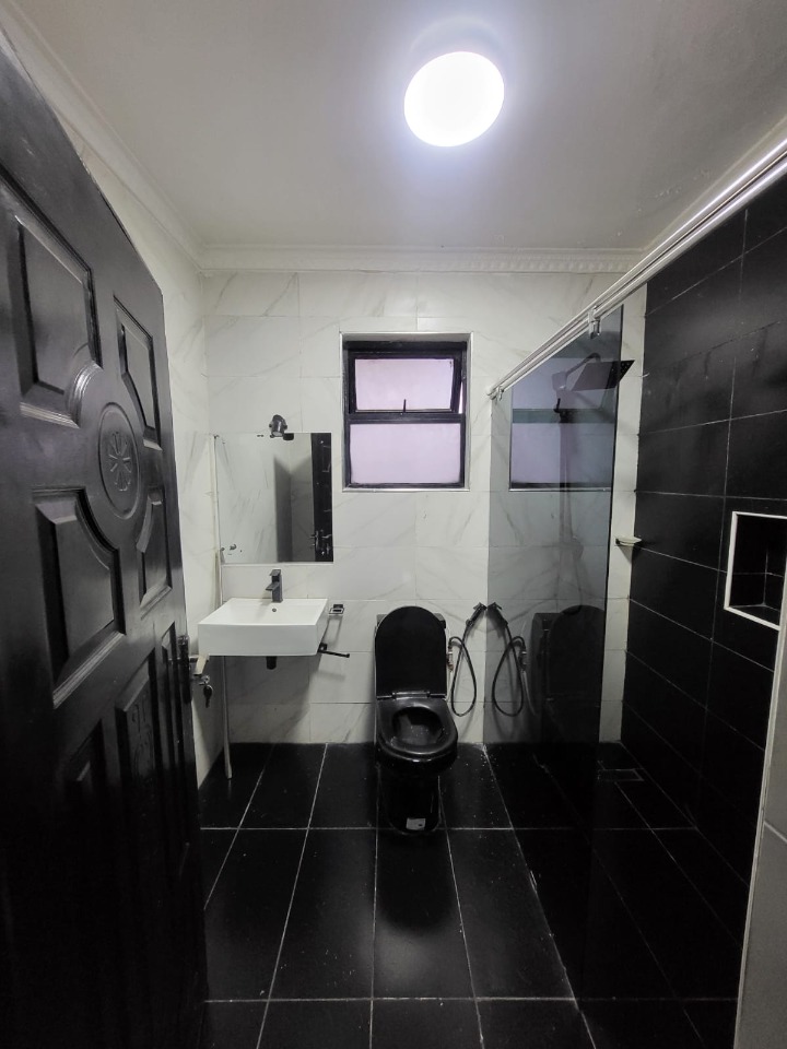 3BEDROOM UNFURNISHED GUESTWING FOR RENT - RUNDA