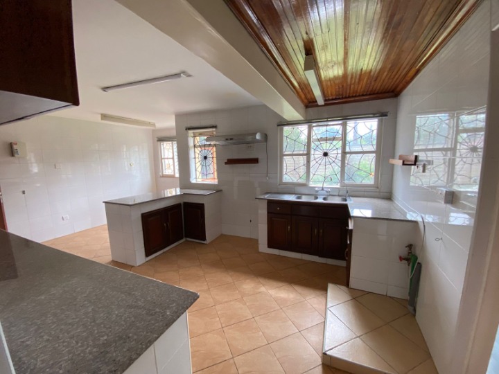 5 BEDROOM FAMILY HOME TO LET - NYARI