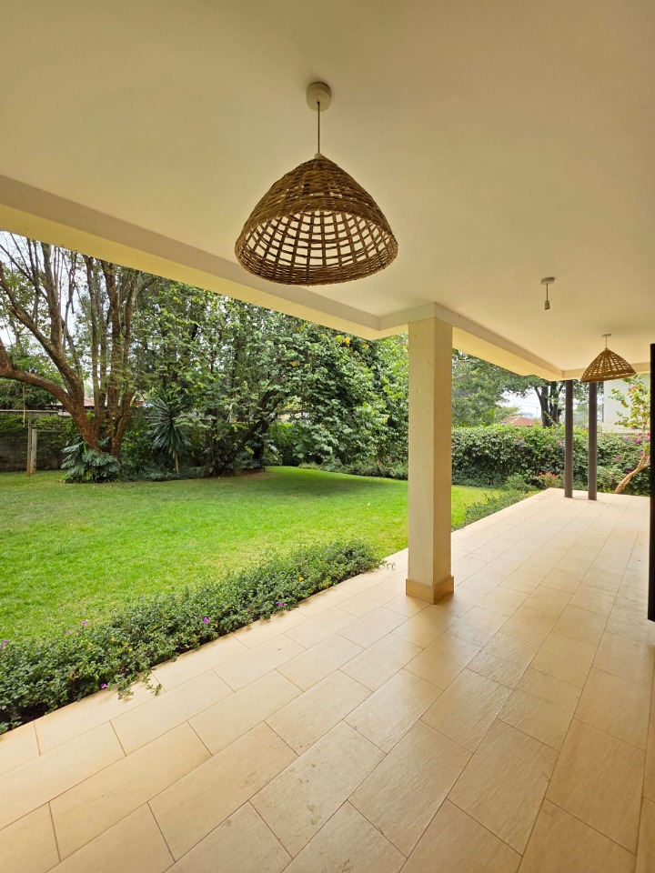 5 BEDROOM CORNER TOWNHOUSE TO LET IN LAVINGTON