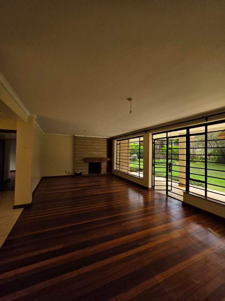 5 BEDROOM CORNER TOWNHOUSE TO LET IN LAVINGTON