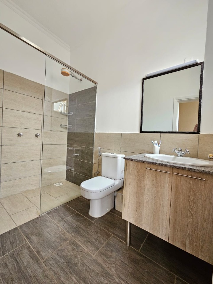 FURNISHED 1 BEDROOM PENTHOUSE TO LET– RIVERSIDE