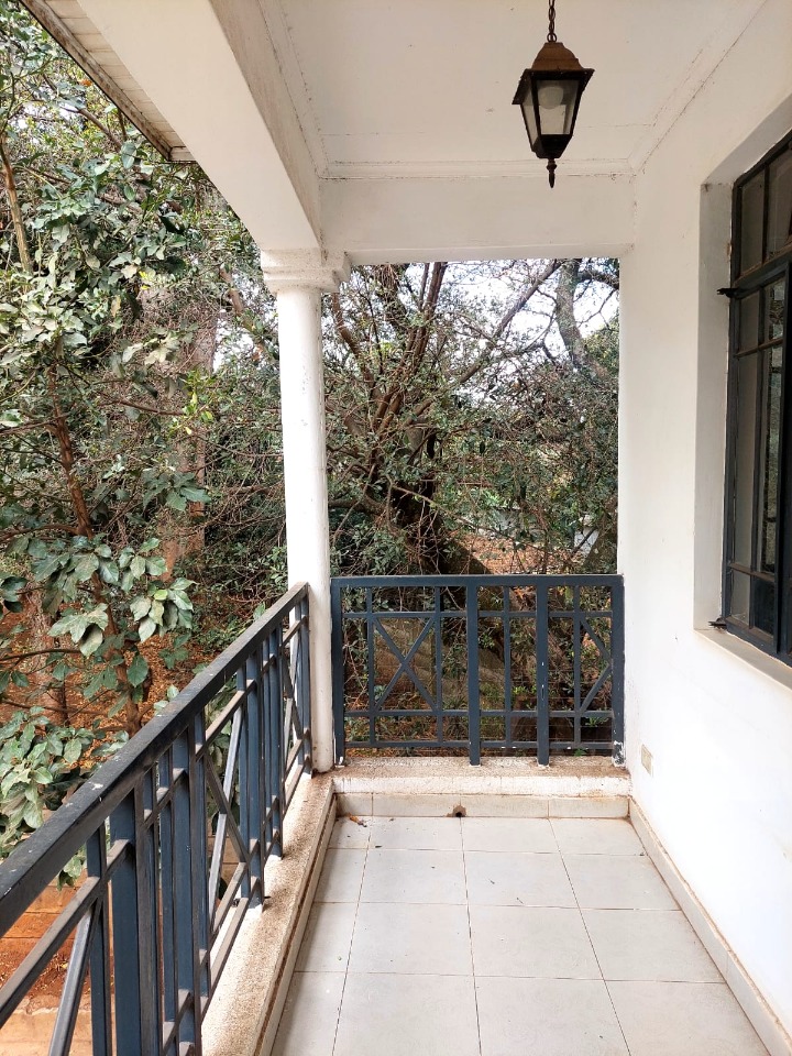4-BEDROOM TOWNHOUSE + SQ TO LET - LAVINGTON