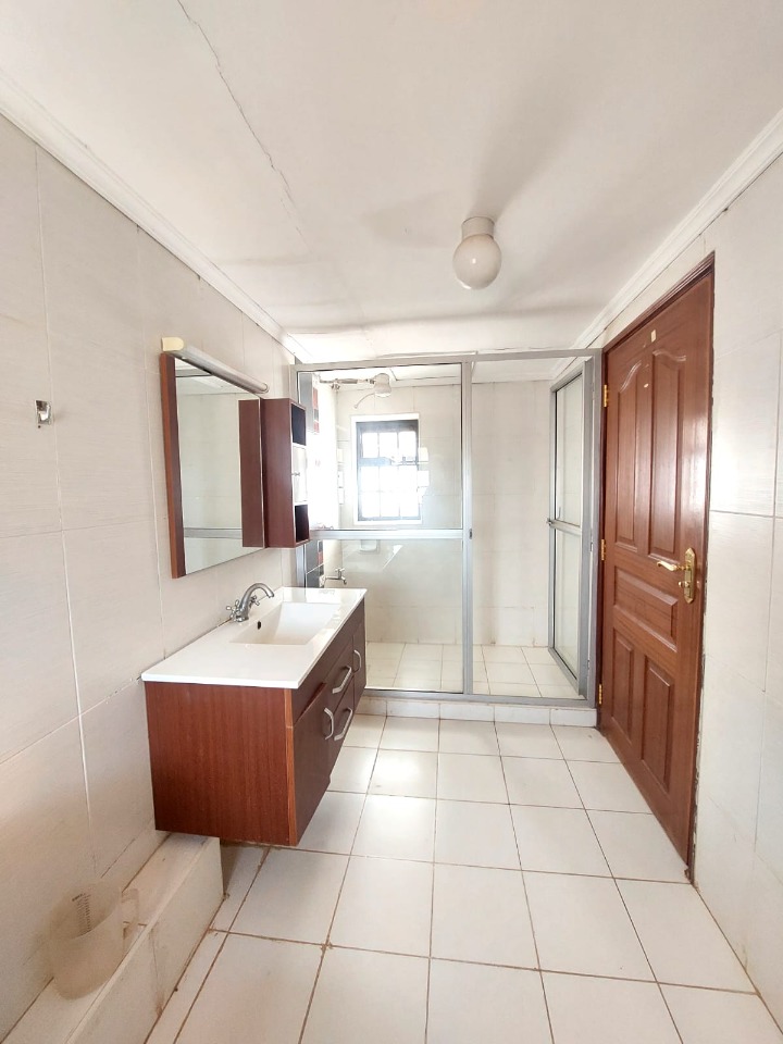 4-BEDROOM TOWNHOUSE + SQ TO LET - LAVINGTON
