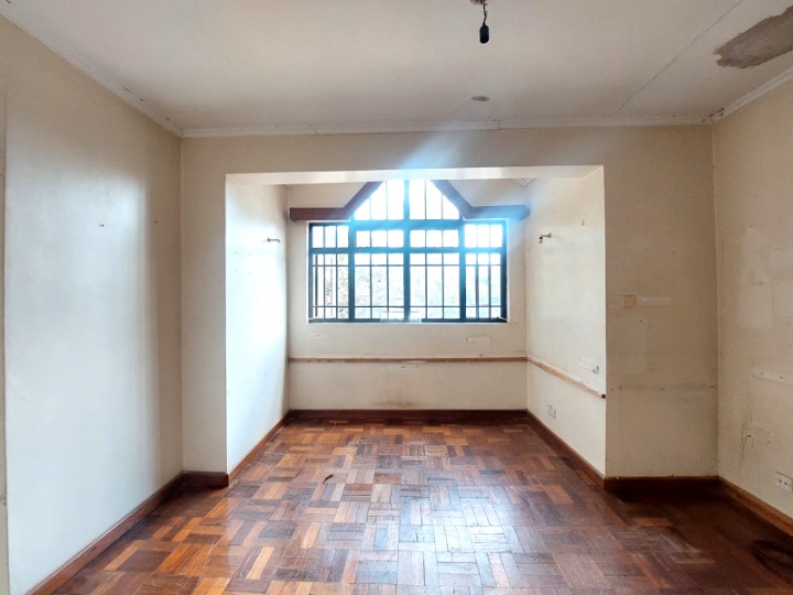 4-BEDROOM TOWNHOUSE + SQ TO LET - LAVINGTON