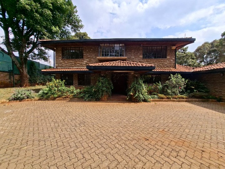 5-BEDROOM TOWNHOUSE FOR RENT | RUNDA