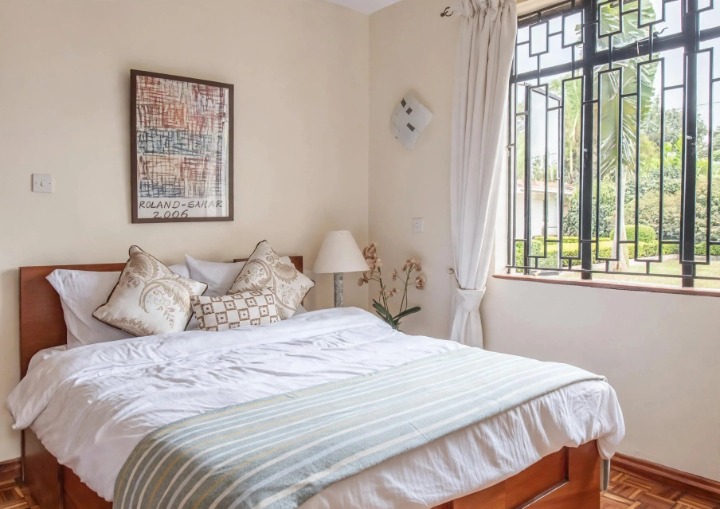 5-BEDROOM FURNISHED RESIDENCE TO LET - RUNDA