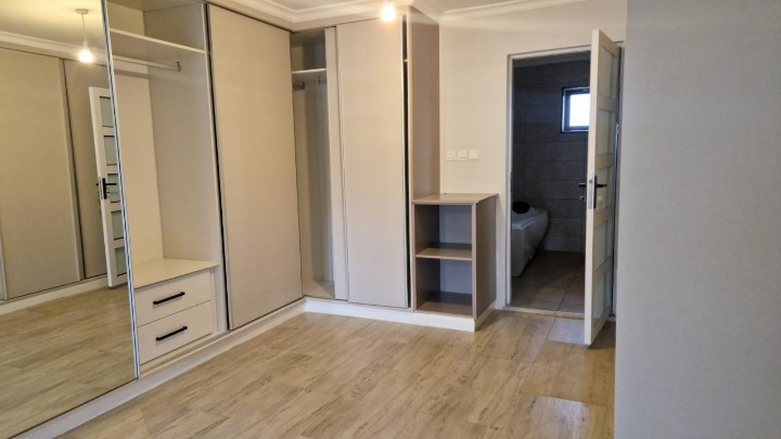 4-BEDROOM TOWNHOUSE TO LET - LAVINGTON