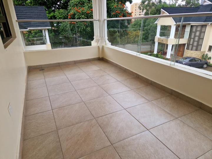 4-BEDROOM TOWNHOUSE TO LET - LAVINGTON