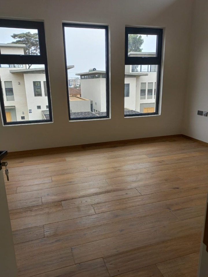 5-BEDROOM TOWNHOUSE TO LET - RUNDA